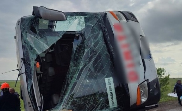 Автобус катастрофира край Бургас, 14 души са пострадали