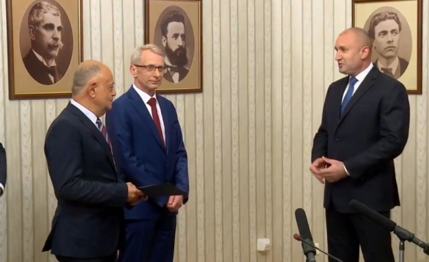 Акад Денков Ще водим преговори с другите парламентарни сили за