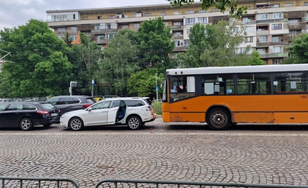 Катастрофа на бул Цар Борис III между автобус и два