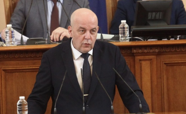 Няма изисквания за предварително съгласуване одобряване от чужди посолства държави