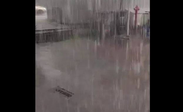 Гръмотевични бури имаше и над крайните северозападни райони от страната