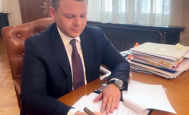 Вицепремиерът и министър на транспорта и съобщенията Христо Алексиев подписа