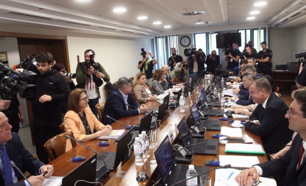 Със 17 гласа за Пленумът на Висшия съдебен съвет прие