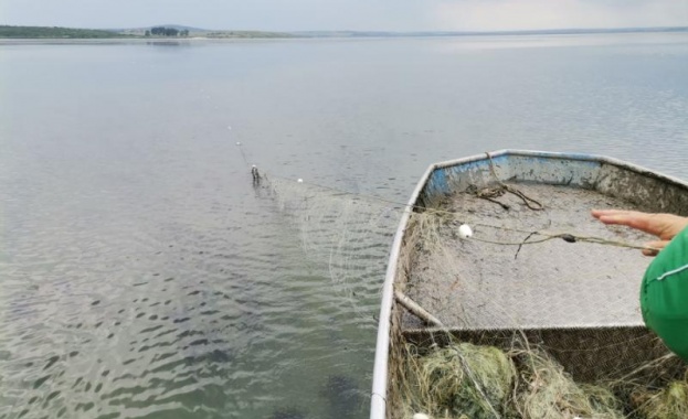 Проверка на язовир Пясъчник При извършена рутинна проверка по вода на