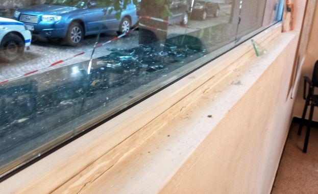 Поредно посегателство срещу централата на "Възраждане" в София