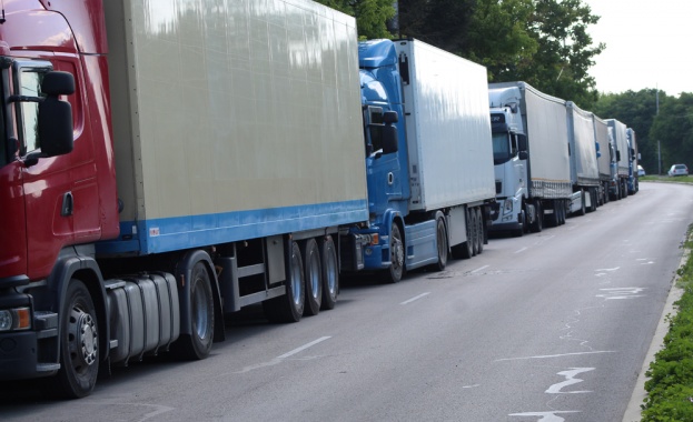 Спряха движението на камиони над 20 тона в 4 области на страната.