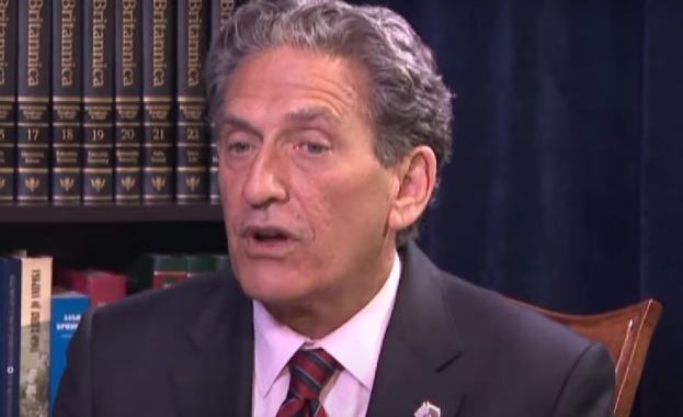 Никой в Американското посолството не обикаля със съвети за конкретни