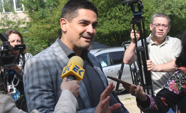 Прокуратурата повдигна обвинение на независимия депутат Радостин Василев за опит