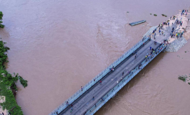 Най-малко 15 души са загинали в резултат на проливни дъждове