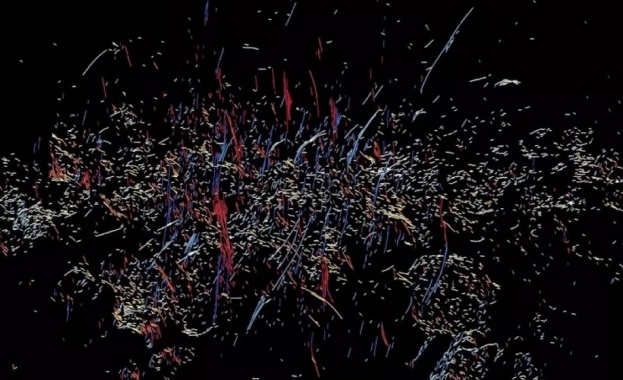 Тънки дълги нишки от горещ газ излизат от околностите на