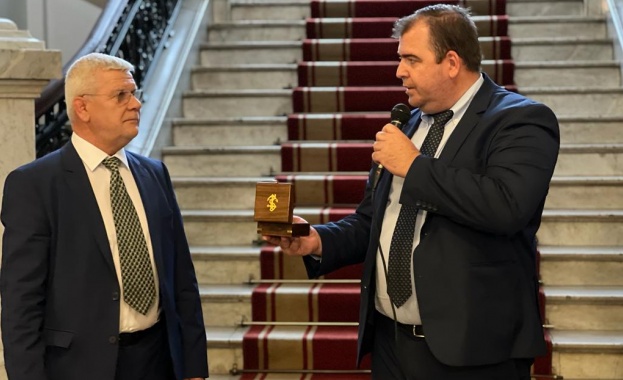 Най важното е да успеем да консолидираме агрохранителната верига от полето