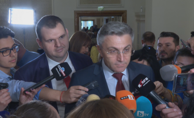 Лидерът на ДПС Мустафа Карадайъ и Делян Пеевски са двамата