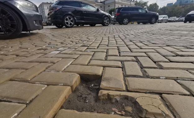 За пореден път емблематичните жълти павета в центъра на София