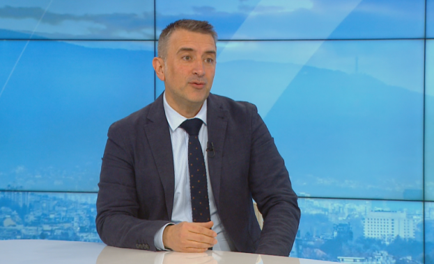 Ивайло Вълчев: Несериозно е вотът на недоверие да се размахва, за да се пречи на работата на НС Ивайло Вълчев: Несериозно е вотът на недоверие да се размахва, за да се пречи на работата на НС