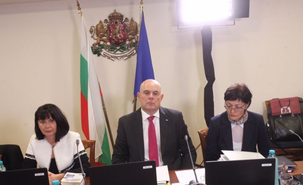 Висшият съдебен съвет обсъжда по същество двете искания за предсрочно