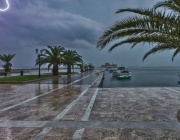 Мощен циклон връхлетя Гърция, проливни дъждове наводниха къщи и магазини