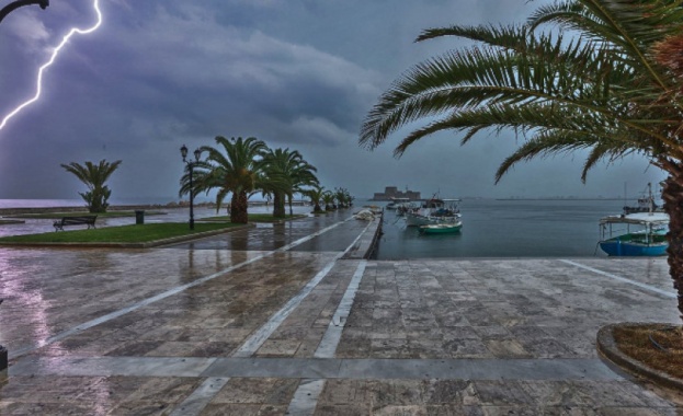 Гърция е обхваната от силен циклон с проливни дъждове които