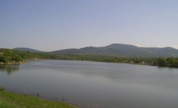 Само преди седмица заради проливните дъждове язовир Огоста край Монтана