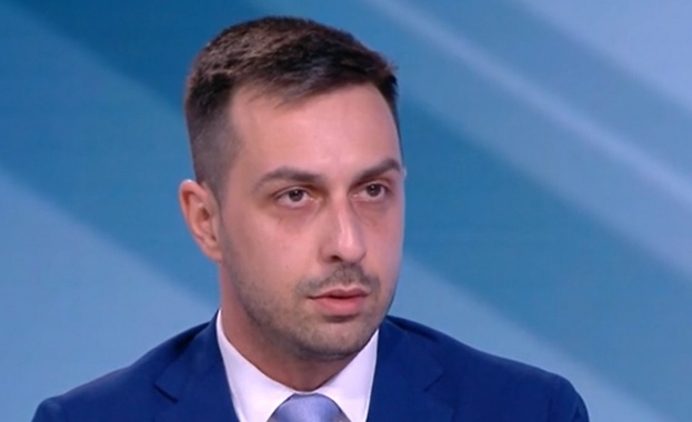 Деян Николов: Украинското знаме се вее незаконно от сградата на Столична община и в противовес с международното право