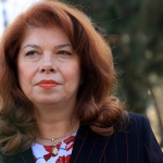 Йотова: Недоверие в службите изказват хора, които искат да сложат ръка върху тях