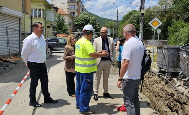 Заместник министърът на регионалното развитие и благоустройството инж Ивайло Стайков провери