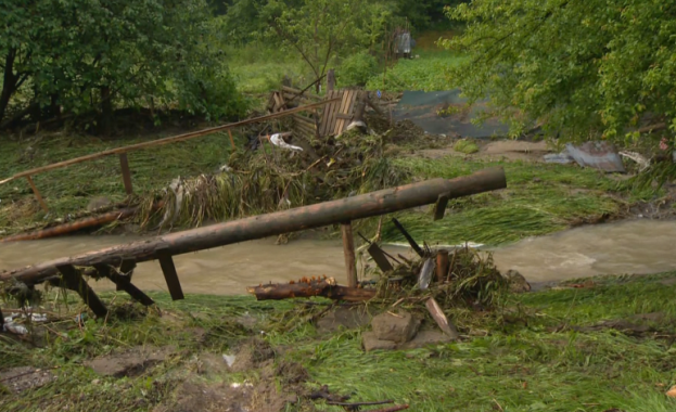 След проливните дъждове в Етрополе нивото на водата в реките