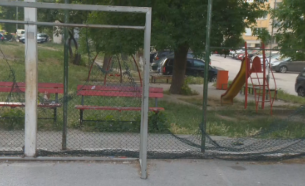 Проблемът с ремонта и поддръжката на междублоковите спортни площадки във