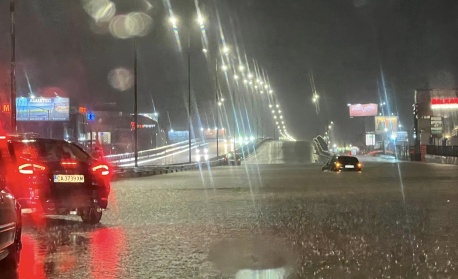 Гръмотевични бури причиниха внезапни наводнения в столицата на Нова Зеландия