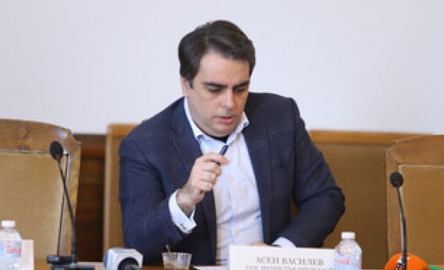 Министър Асен Василев вчера участва в заседанието на Съвет ЕКОФИН