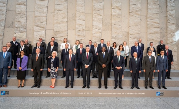 През втория ден от срещата на министрите на отбраната на