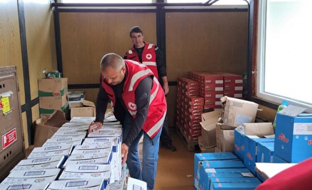 Усложнената ситуация с проливните дъждове и наводненията на много места