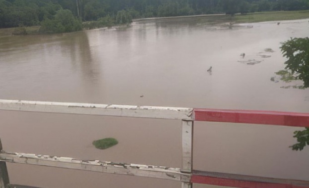 Във връзка с проливните дъждове в Северозапада правителството взима допълнителни