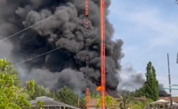 Голям пожар избухна в най големия увеселителен тематичен парк в Германия