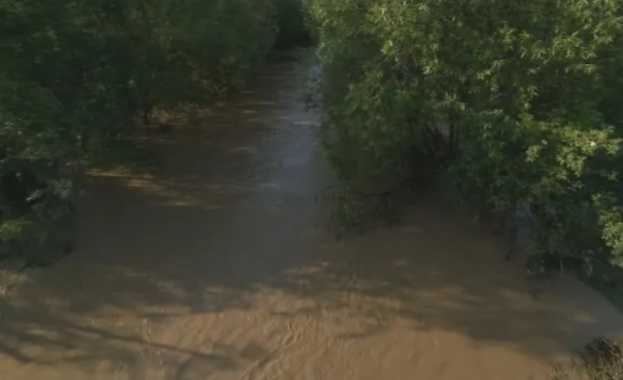 Водата в село Долни Богров се оттегля Екипи на столичната