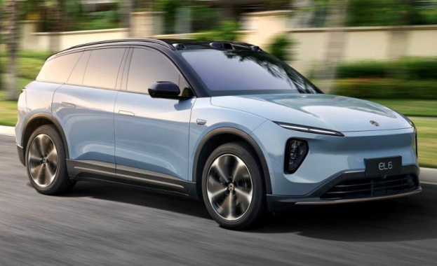 Китайският производител на електрически автомобили Nio празнува с ET5 Touring