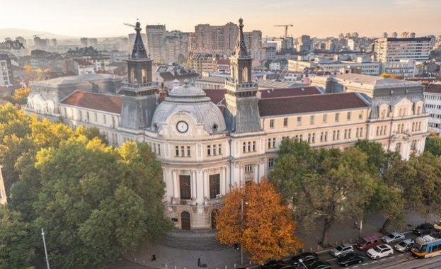 Днес 5 декември 2025 г в 10 30 часа министърът