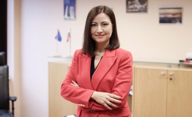 Илиана Иванова е политик и икономист, член на Европейската сметна