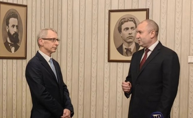 Премиерът, а не президентът ще присъства на срещата на върха на НАТО