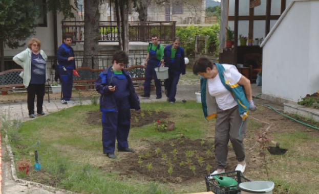 Хора с увреждания от Варна получават шанс за развитие и