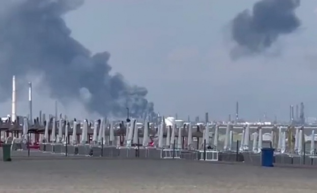 Пожар избухна в румънска рафинерия на брега на Черно море,