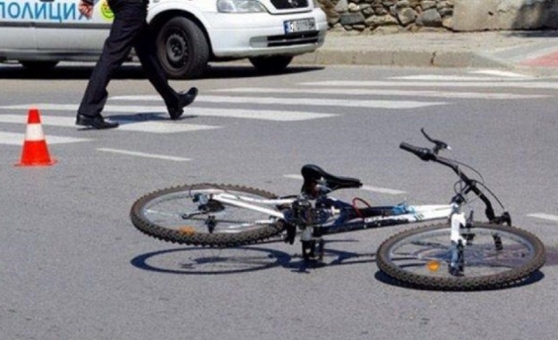 Десетгодишен велосипедист е пострадал при катастрофа съобщиха от полицията в