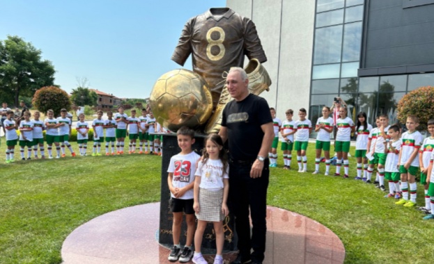 Най разпознаваемият българин в света футболната ни легенда Христо Стоичков се