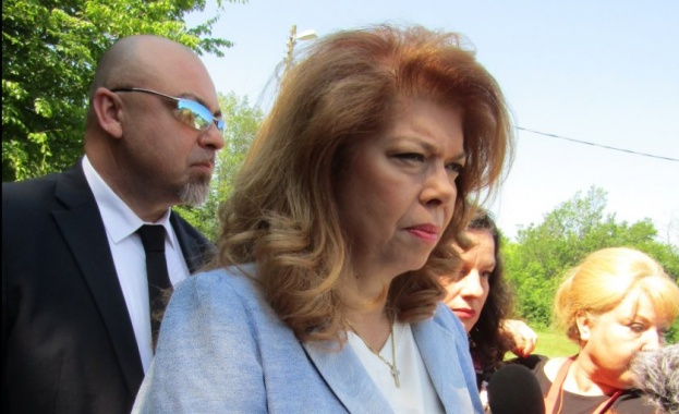 Вицепрезидентът Илияна Йотова очаква правителството да осигури нормален и прозрачен