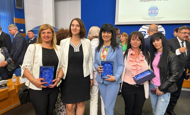 940 училища и детски градини са получили финансиране за площадки