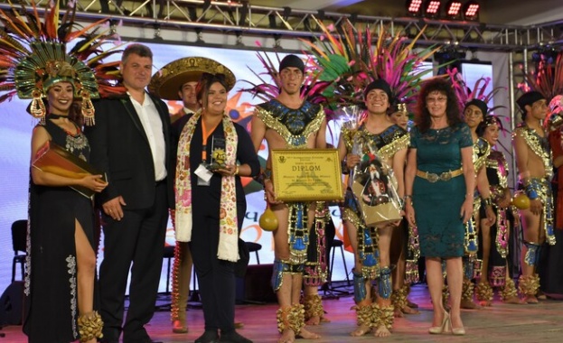 Международен фолклорен фестивал в Челопеч