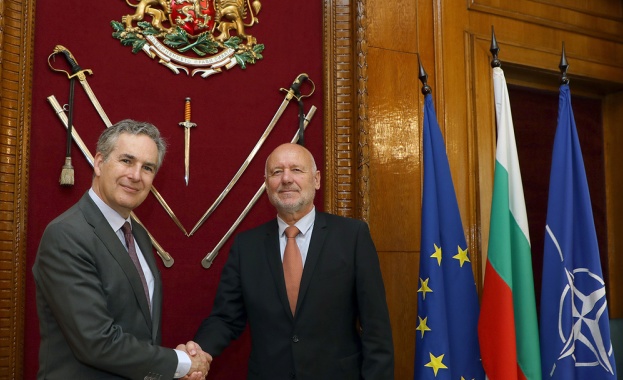 Министърът на отбраната Тодор Тагарев и посланикът на Испания Н.