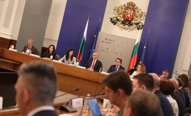 Правителството предлага минималната работна заплата за страната от 1 януари