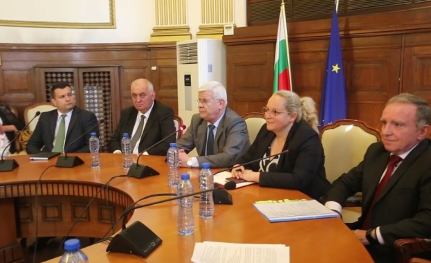 Министърът на земеделието и храните Кирил Вътев обсъди развитието на