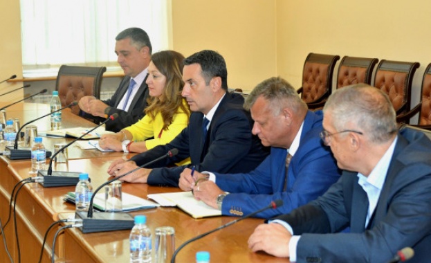 Голяма част от дружествата в транспорта все още чакат своите