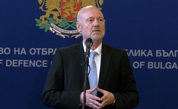 Военният министър Тодор Тагарев увери че няма пряка опасност за